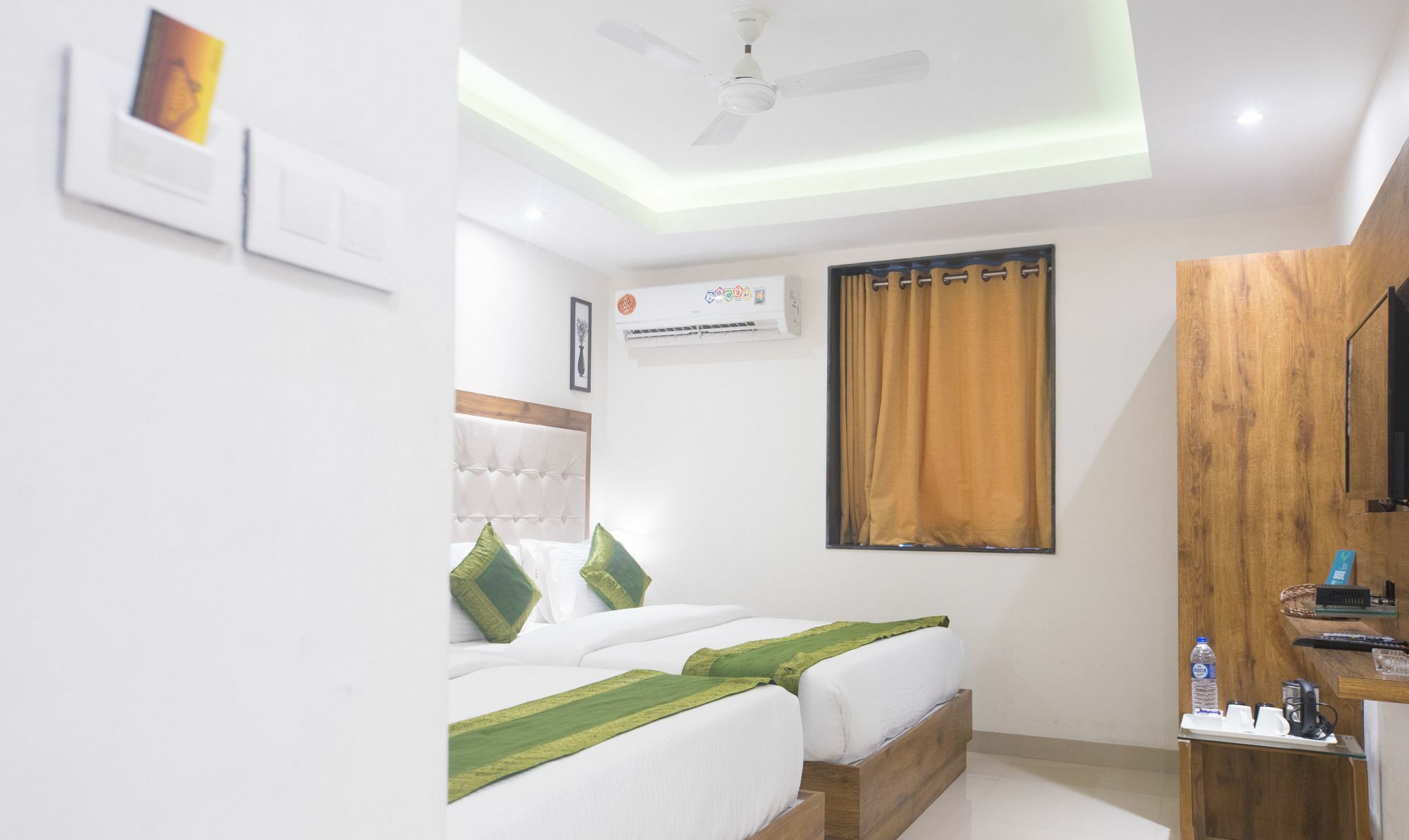 Treebo Amber International Hotel Mumbai Exterior photo